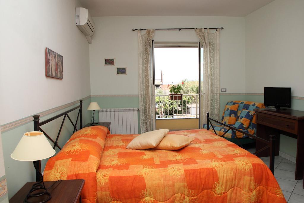 فورتشي سيكولو Bed And Breakfast Gigi الغرفة الصورة